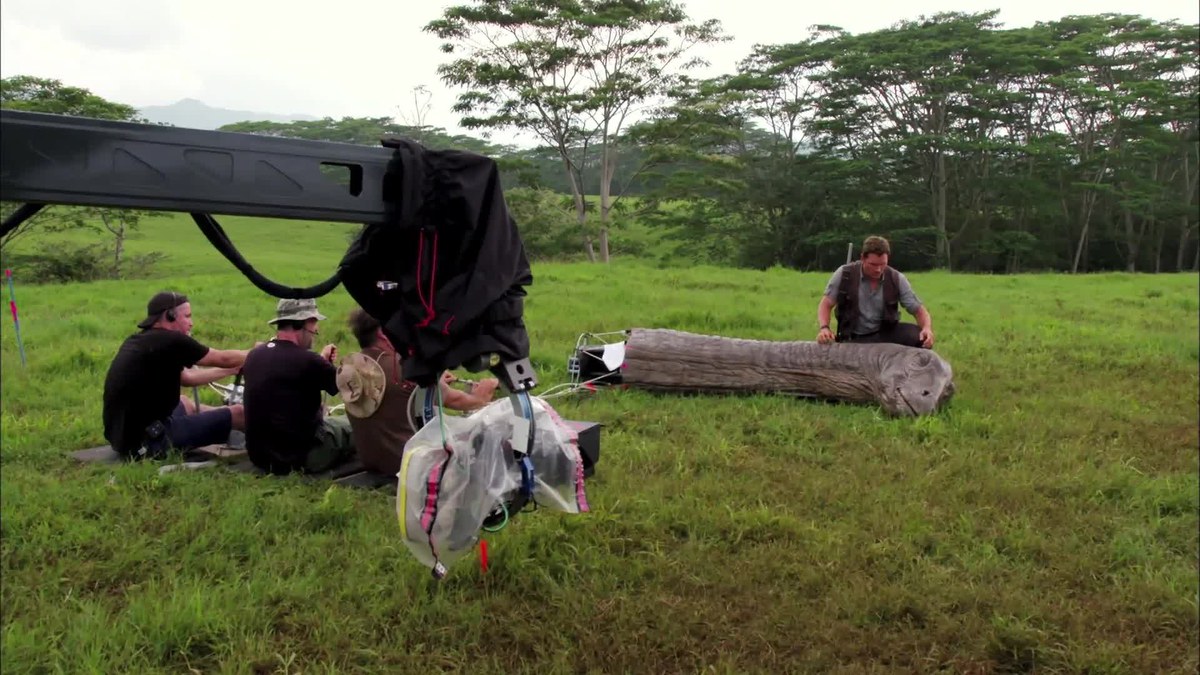Les marionnettistes de Jurassic World aux commandes de l&rsquo;Apatosaurus